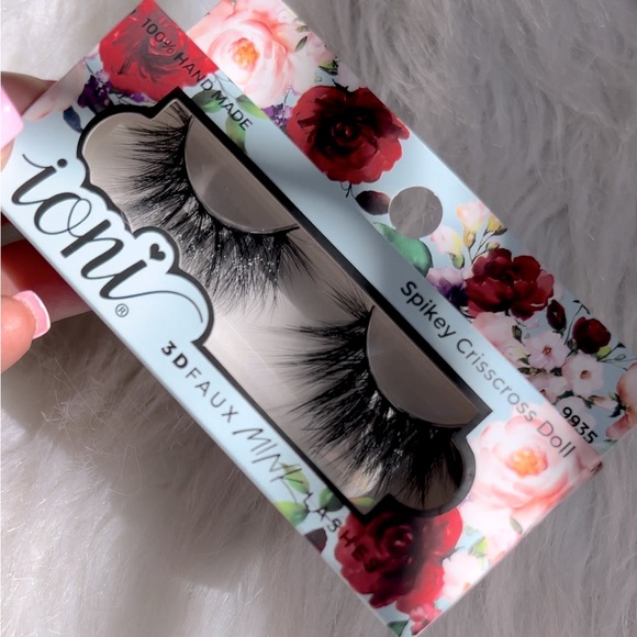 Spikey Criss Cross Mink Lashes - Picture 2 of 15